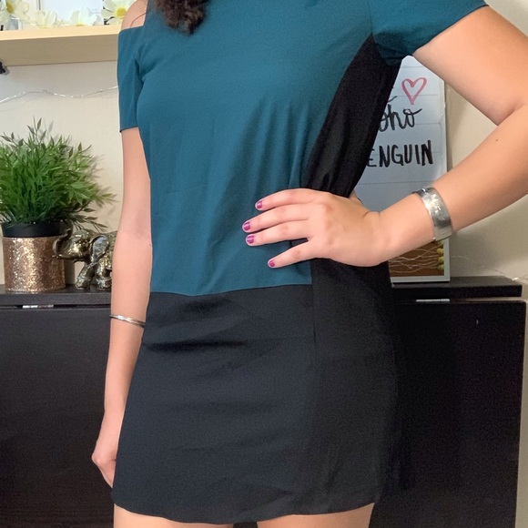 Color block short dress - Picture 3 of 3